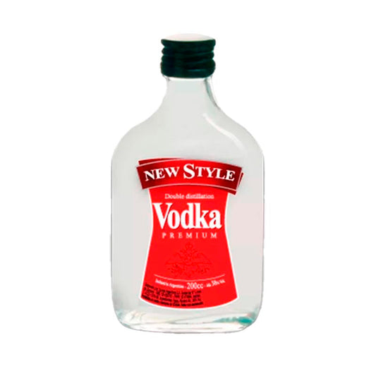PETACA NEW STYLE VODKA 200 CC.